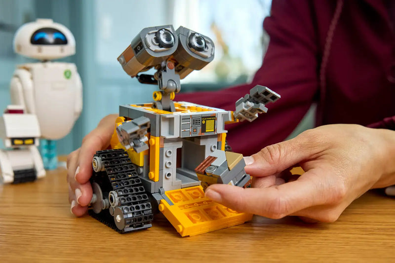 WALL-E and EVE lego set 43279 pre order for September 1st